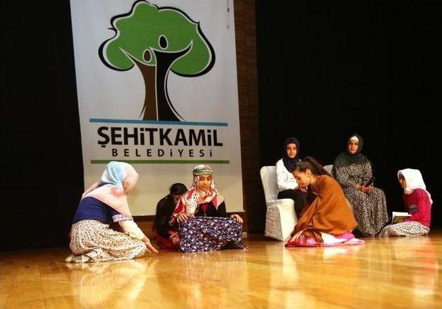 Şehitkamil Etüt Merkezi Öğrencilerinden Kutlu Doğum Gösterisi 1