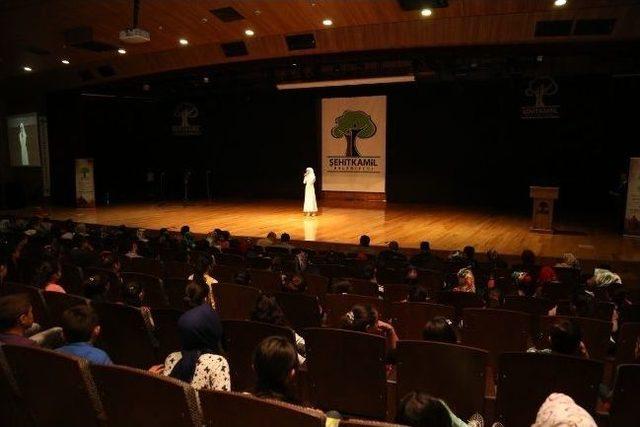 Şehitkamil Etüt Merkezi Öğrencilerinden Kutlu Doğum Gösterisi 2