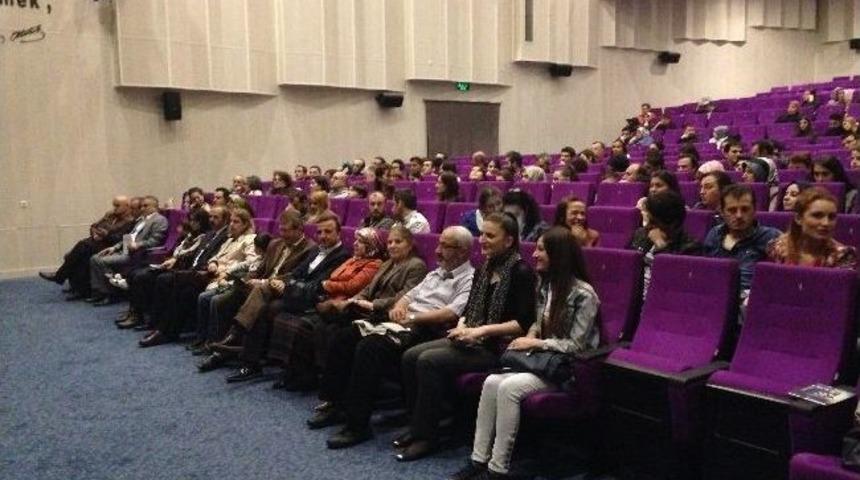 &Ouml;zel İmperial Hastanesi &Ccedil;alışanları Tiyatroda Stres Attı
