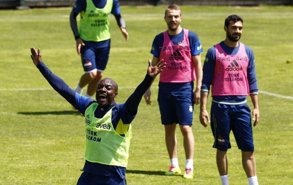 Fenerbah&ccedil;e'de Neşeli Antrenman