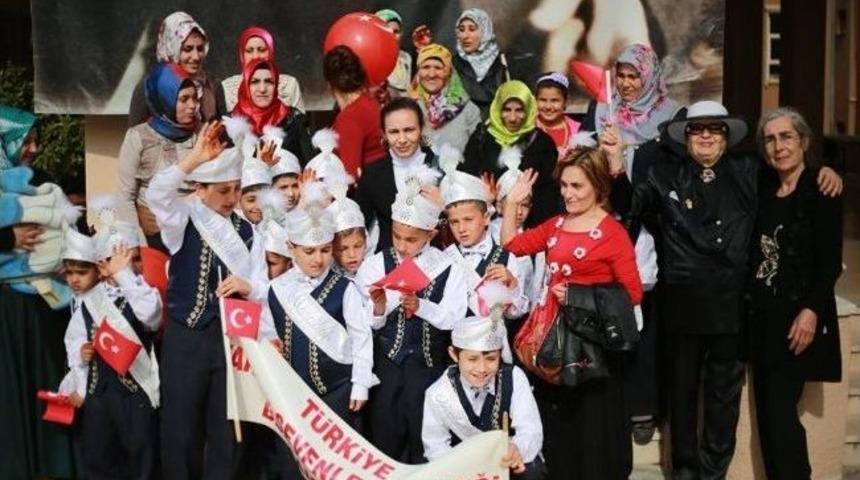 Efsane Kadın&rsquo;dan 52 Yıldır Toplu S&uuml;nnet Geleneği