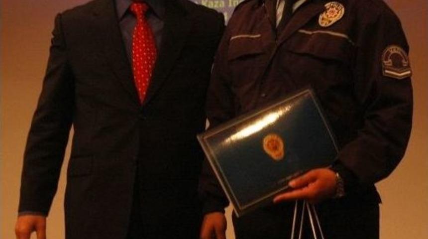 Eğitim G&ouml;ren Polisler Sertifikalarını Aldı