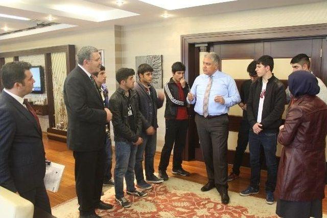 Vali Tekinarslan Şampiyonları Kabul Etti 3