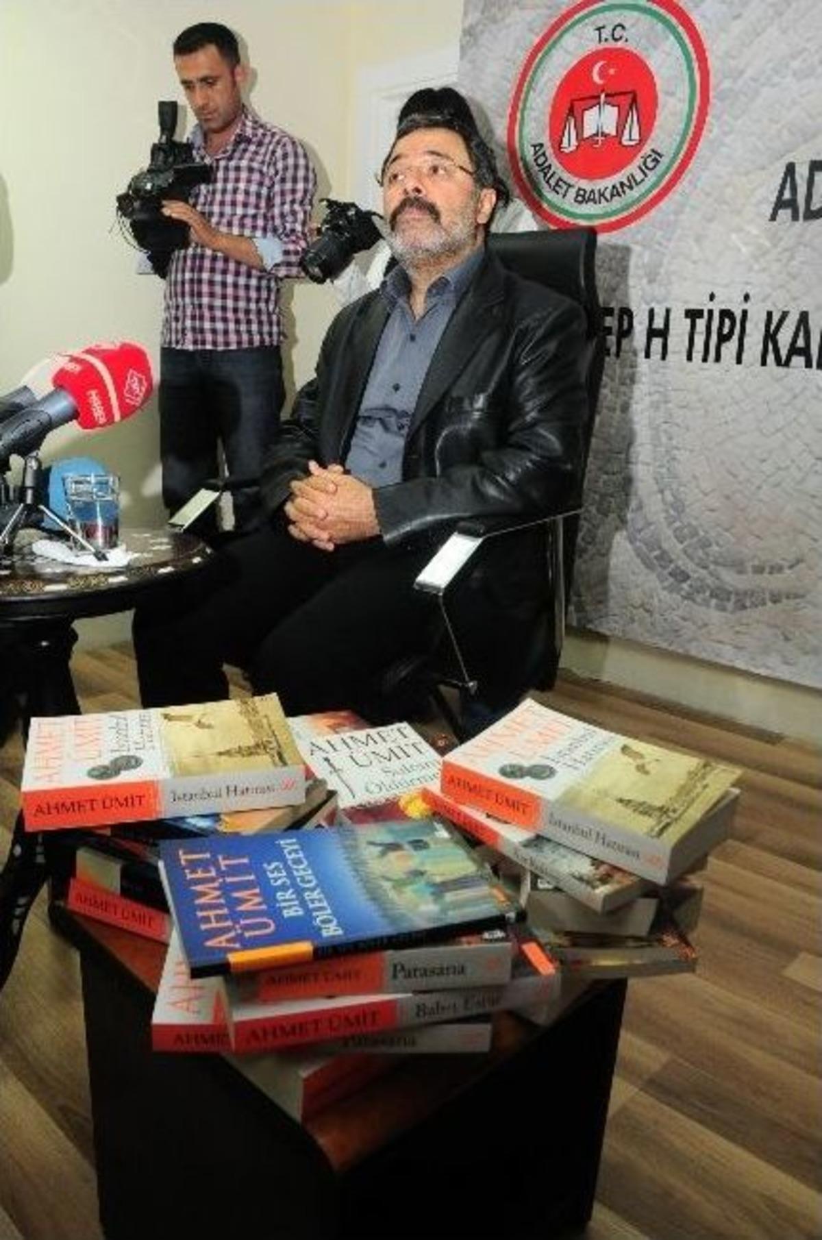 &Uuml;nl&uuml; Yazar Ahmet &Uuml;mit Cezaevinde