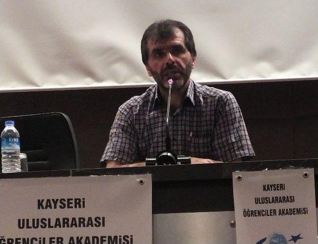 Prof. Dr. Berdal Aral, Kayseri'de Küresel Sistemi Anlattı