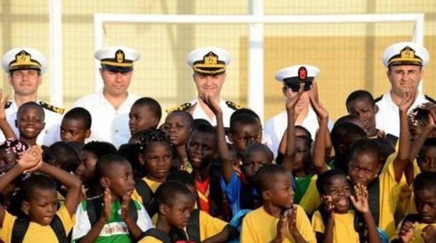 Barbaros T&uuml;rk Deniz G&ouml;rev Grubu Angola'yı Ziyaret Etti