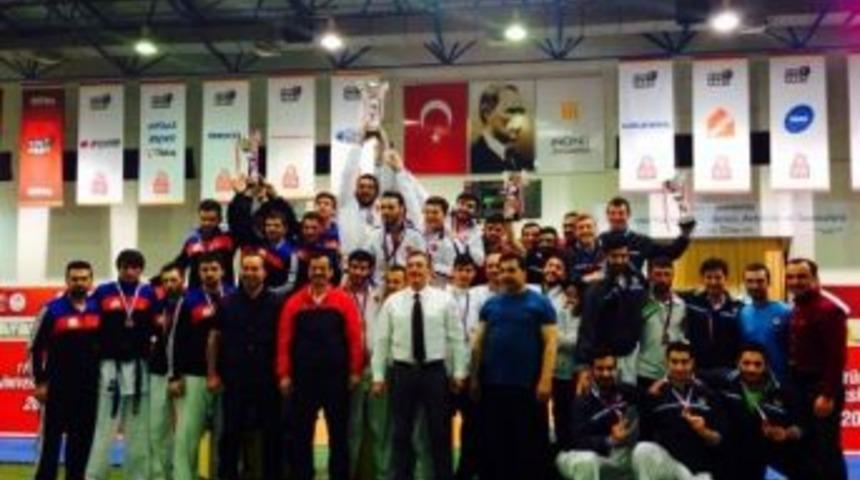 Karatede Bronz Kupa Atat&uuml;rk &Uuml;niversitesi&rsquo;nin Oldu