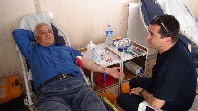 Kızılay dan Kaymakam Ermiş e Plaket 2