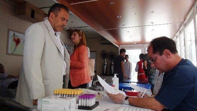 Kızılay dan Kaymakam Ermiş e Plaket 3