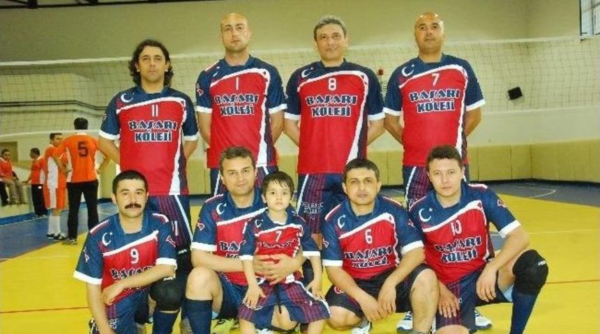 &Ouml;ğretmenler Arası Voleybol Turvası'nda &Ccedil;eyrek Finaller Başlıyor