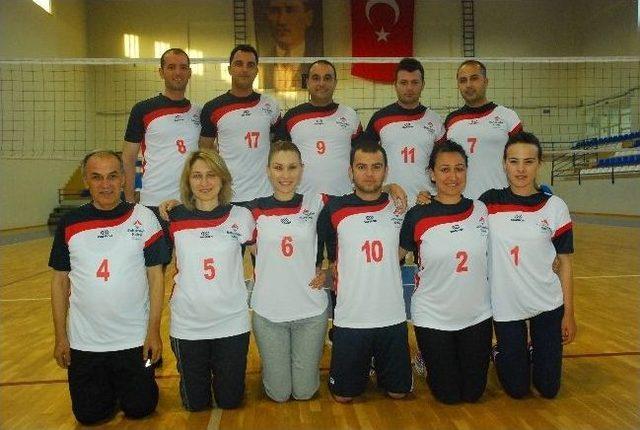 &Ouml;ğretmenler Arası Voleybol Turvası nda &Ccedil;eyrek Finaller Başlıyor 1