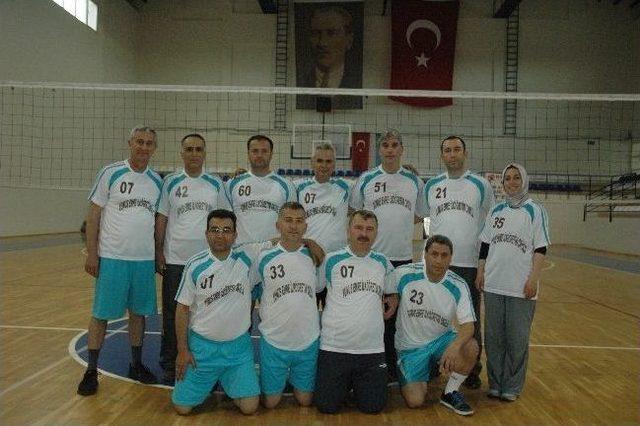&Ouml;ğretmenler Arası Voleybol Turvası nda &Ccedil;eyrek Finaller Başlıyor 2