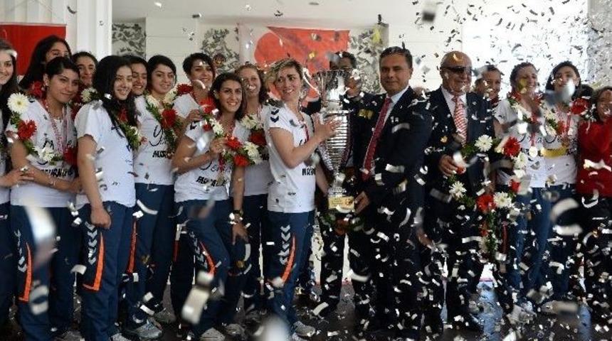 Şampiyon Sporculara Kutlama