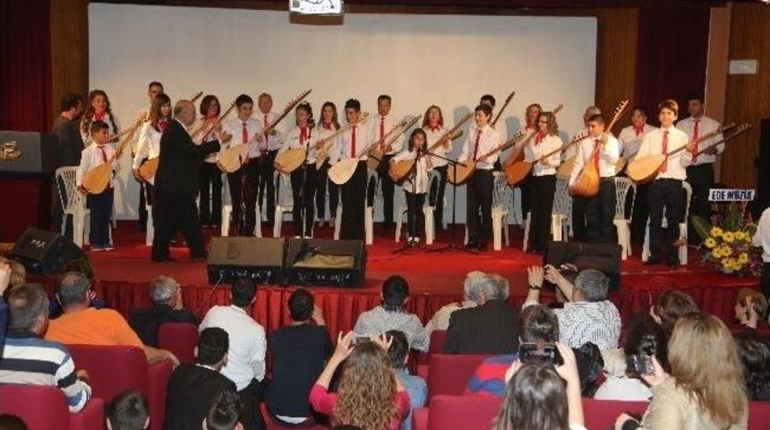 Bağlama Kursiyerlerinden D&ouml;nem Sonu Konseri