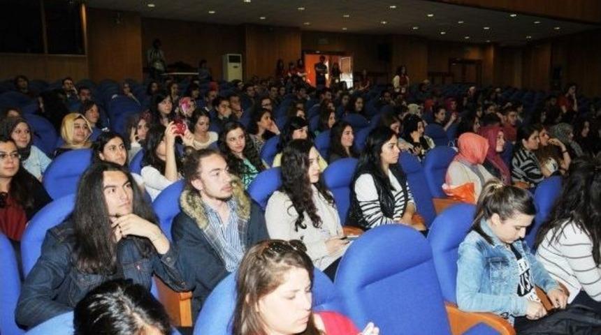 Y&uuml;ksek Sadakat, Om&uuml;&rsquo;de Sevenleriyle Buluştu