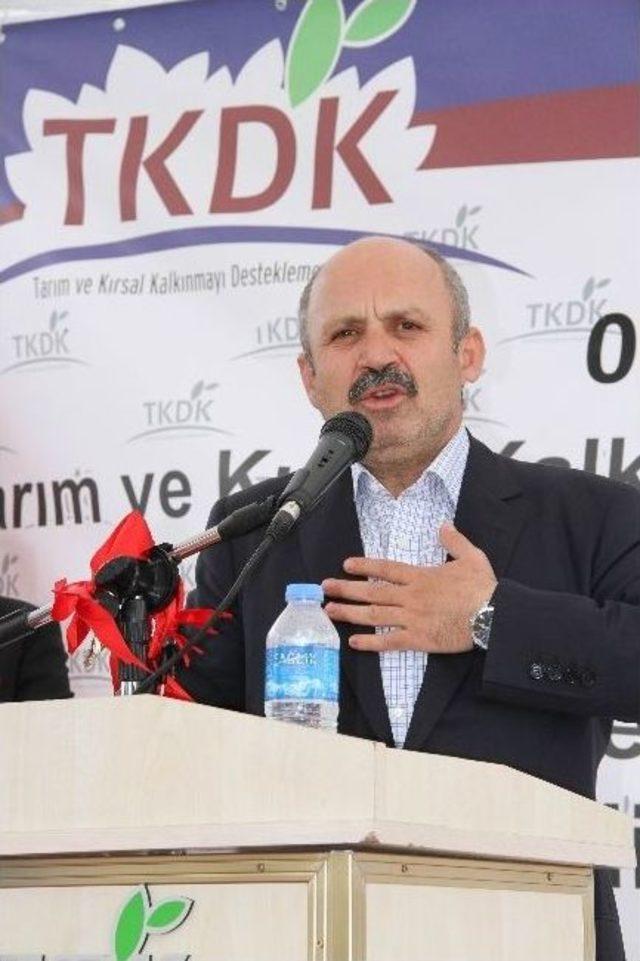 Nevşehir’de Çiftçilere 8 Milyon Tl’lik Traktör Ve Ekipman Desteği