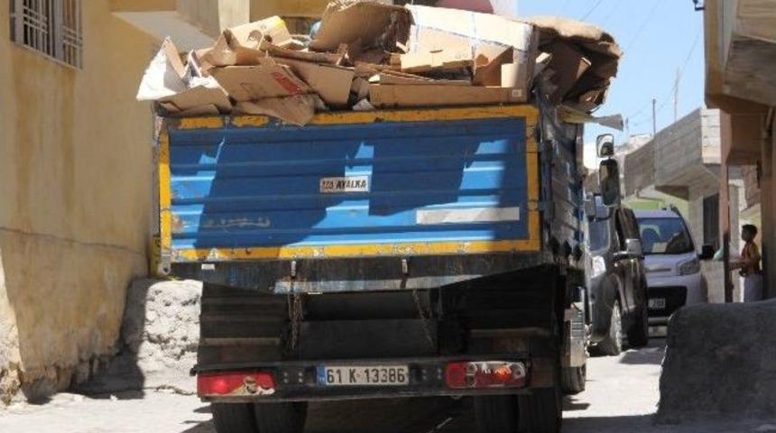 Yaşlı Kadının Evinden Bir Kamyon &Ccedil;&ouml;p &Ccedil;ıktı