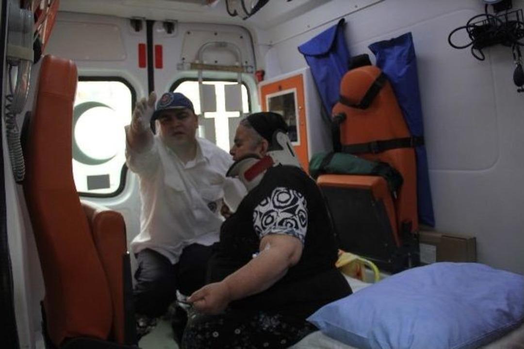 Tır Otomobille &Ccedil;arpıştı: İki Yaralı