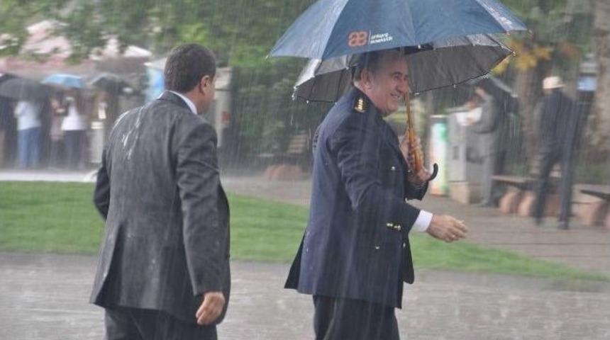 Balıkesir'de Sağanak Yağış Hayatı Olumsuz Etkiledi