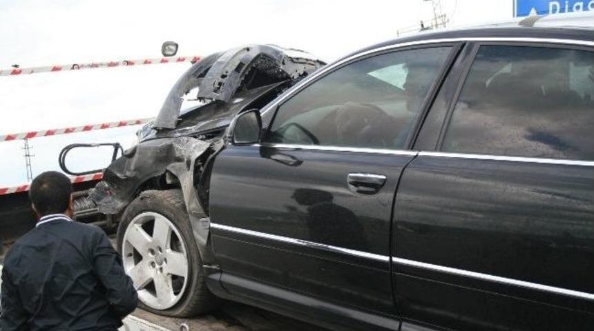 Kars Valisinin Makam Aracı Ambulansla &Ccedil;arpıştı: 8 Yaralı