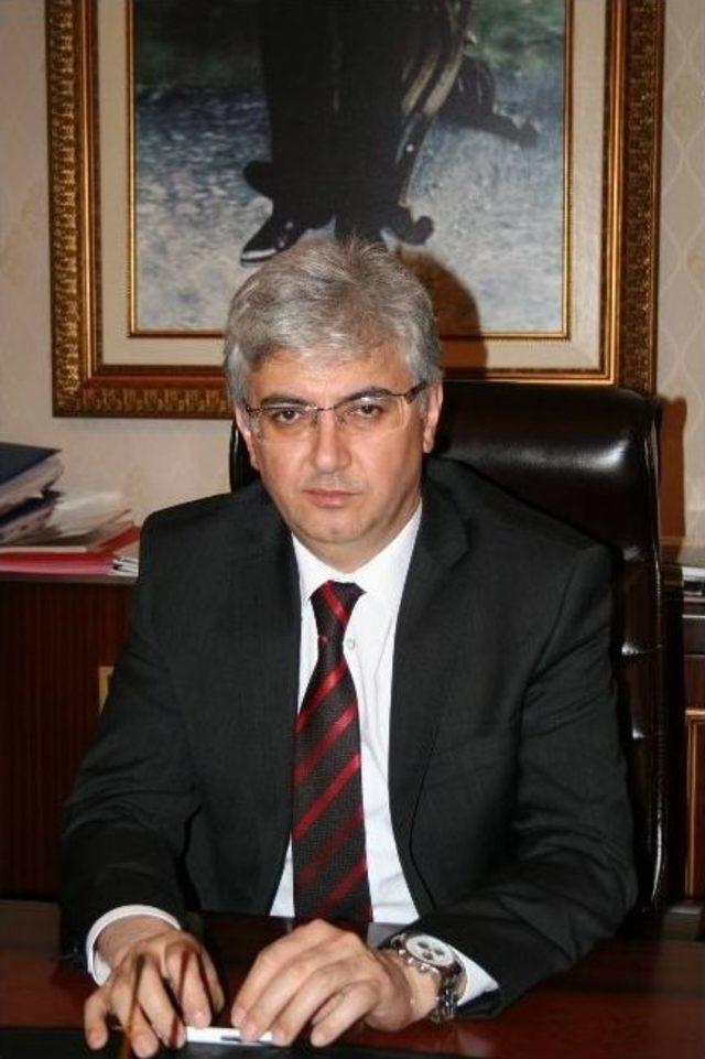 Kars Valisinin Makam Aracı Ambulansla Çarpıştı: 8 Yaralı 2