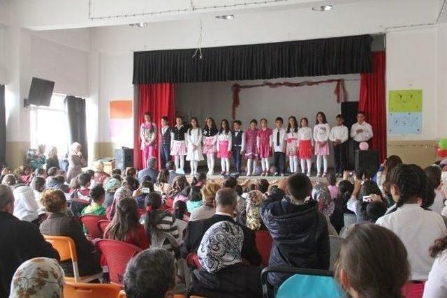 Minik &Ouml;ğrencilerden Kutlu Doğum G&ouml;sterisi 1