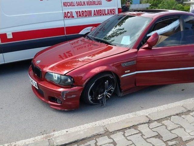 Kontrolden &Ccedil;ıkan Otomobil Bariyerlere &Ccedil;arptı 1