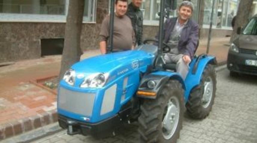 Burhaniye&rsquo;de Bah&ccedil;e Trakt&ouml;rleri Yaygınlaşıyor