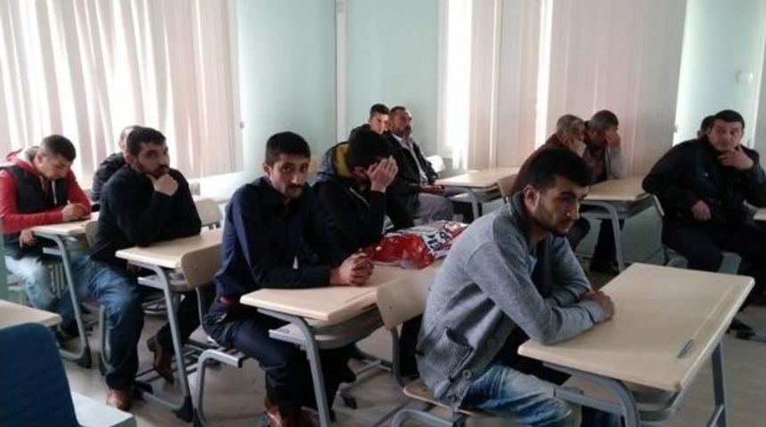 Emniyet Bin 310 &Ouml;ğrenciye Madde Bağımlılığı Anlatıldı