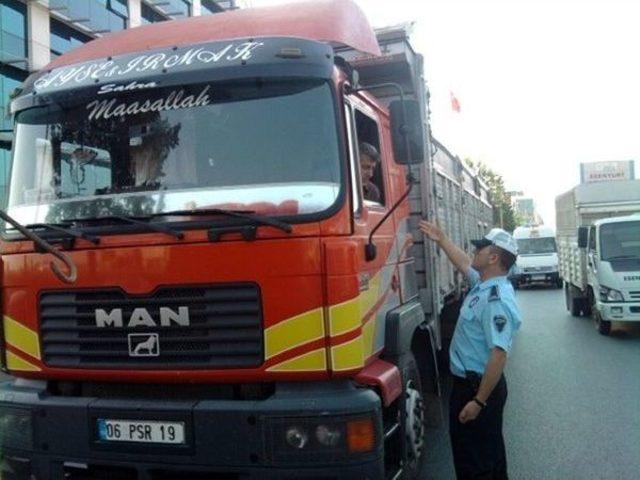 Esenyurt&rsquo;ta Trafik G&uuml;r&uuml;lt&uuml;s&uuml;ne  zabıta  &Ouml;nlemi 3