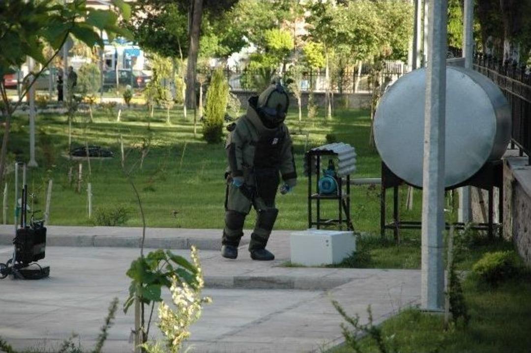 Adliye Bah&ccedil;esinde Ş&uuml;pheli Cihaz Paniği