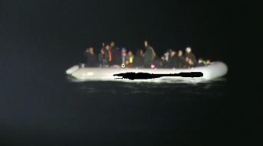 Ayvalık&rsquo;ta 35 Ka&ccedil;ak G&ouml;&ccedil;men Yakalandı