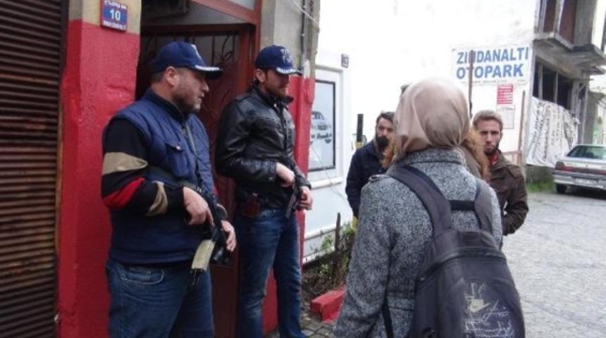 Davutoğlu'nun ziyareti &ouml;ncesi Edirne'de &ouml;ğrenci derneklerine polis baskını