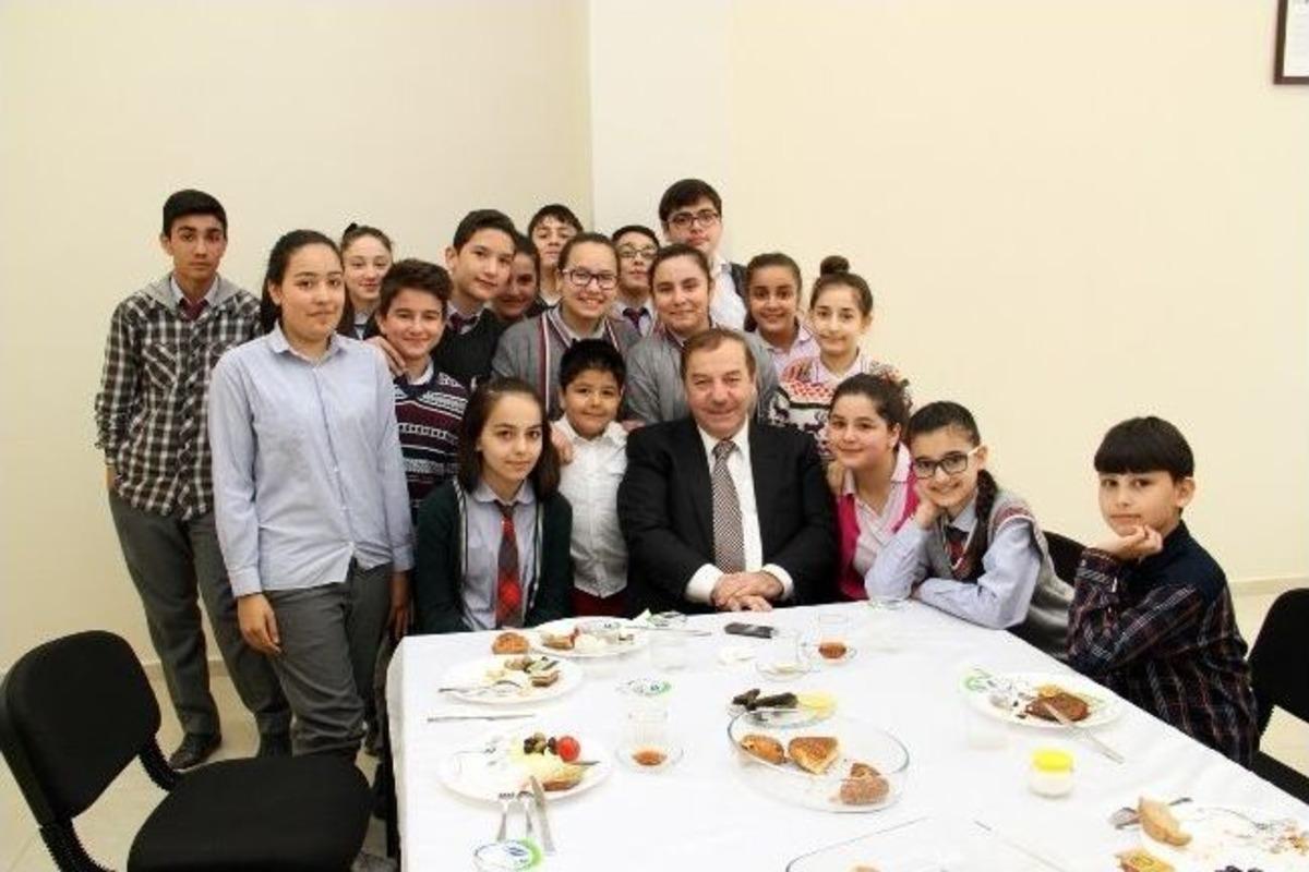 &Ouml;ğrenciler Başkan Kadıoğlu&rsquo;nu Kahvaltıda Ağırladı