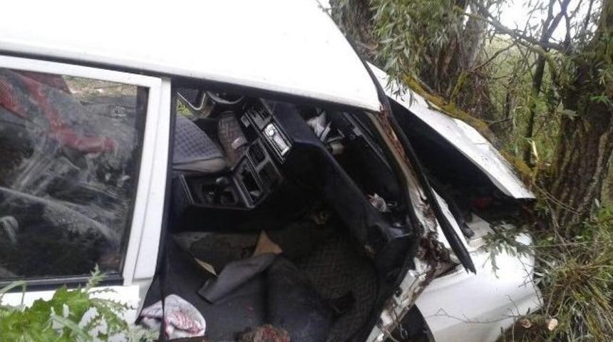 Balıkesir'de Trafik Kazası: 1 &Ouml;l&uuml;, 2 Yaralı