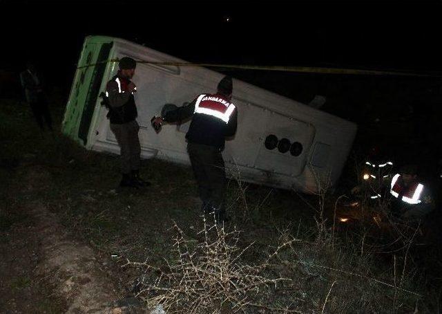 Öğrencileri Taşıyan Midibüs Devrildi: 17 Yaralı