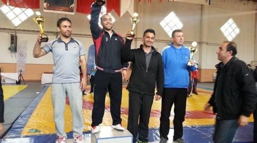 Korkuteli&rsquo;ne Madalyalarla D&ouml;nd&uuml;ler