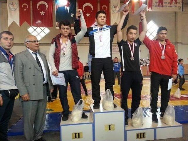 Korkuteli&rsquo;ne Madalyalarla D&ouml;nd&uuml;ler 1