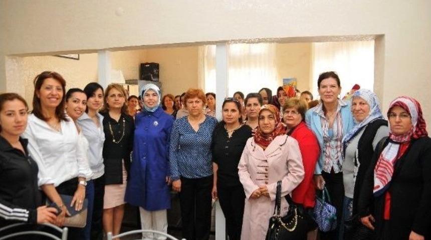 Ayşe G&uuml;zeloğlu'ndan Kadın Ve Spor Meslek Eğitim Merkezi'ne Ziyaret