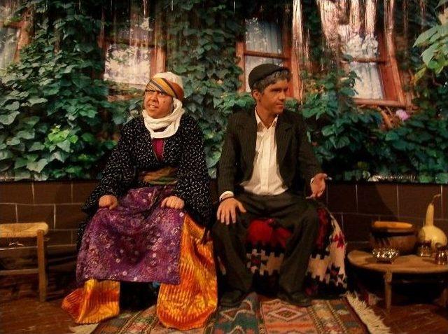 Eskişehir de 4 &uuml;nc&uuml; Liselerarası &Ccedil;atallı K&ouml;y Tiyatro Şenliği 1