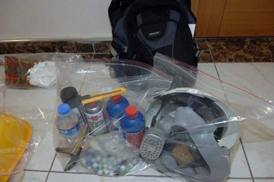 Eylemcilerin &Uuml;zerinden Molotof Kokteyli Ve Bombalar &Ccedil;ıktı