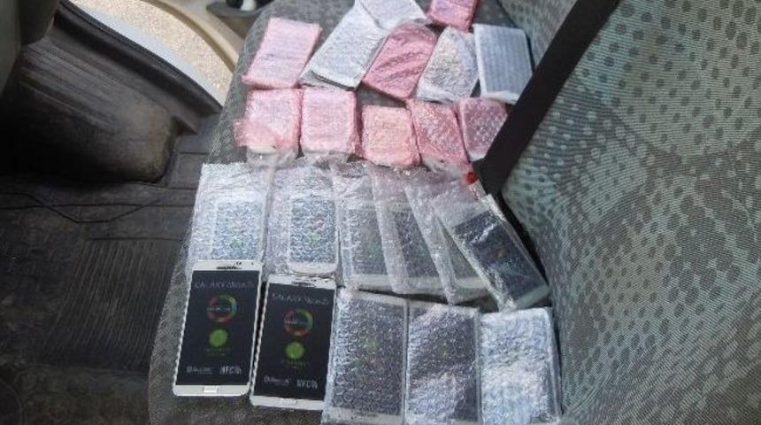 Erzurum&rsquo;da Ka&ccedil;ak Cep Telefonu Ve Sigara Operasyonu