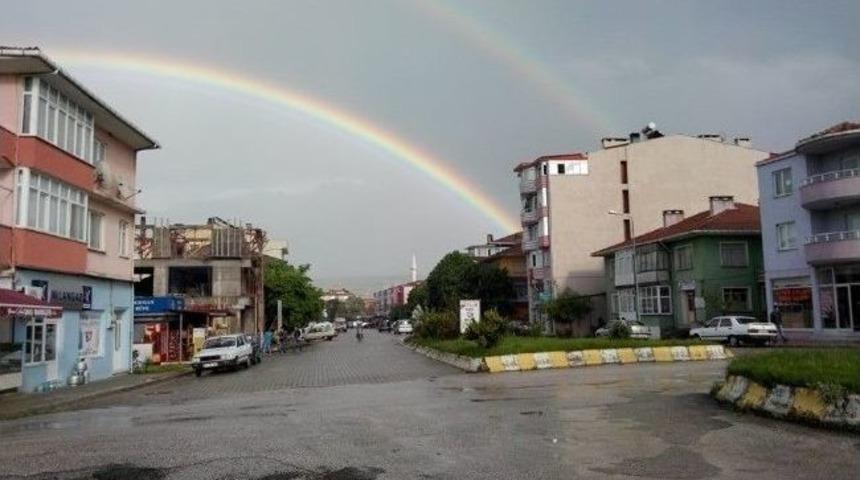 &Ccedil;ifte G&ouml;kkuşağı B&uuml;y&uuml;ledi