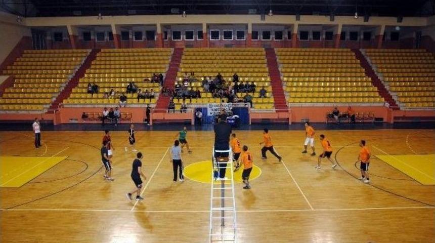 Kurumlar Arası Voleybol Turnuvasını Dumlupınar Ortaokulu Kazandı