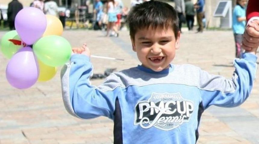 (&ouml;zel Haber) K&uuml;&ccedil;&uuml;k Efekan Milyonda Bir G&ouml;r&uuml;len Hastalığa Yakalandı