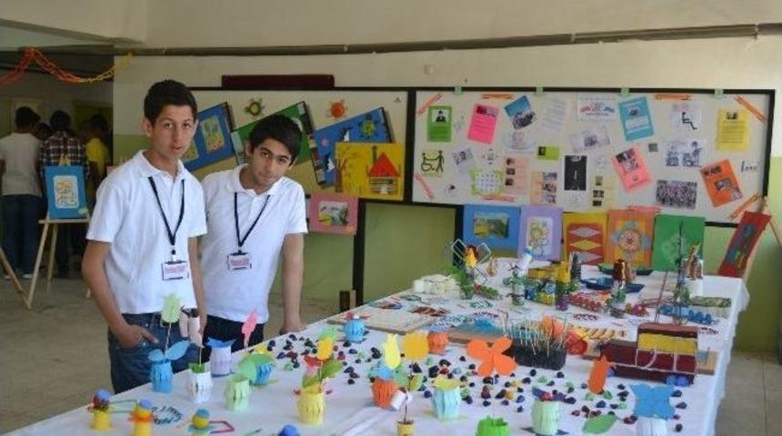 &Ouml;zel &Ouml;ğrencilerden &ldquo;elim Sende" Sergisi