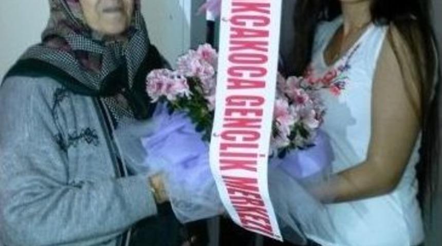 Ak&ccedil;akoca Gen&ccedil;lik Merkezinden Duygulandıranı Ziyaret