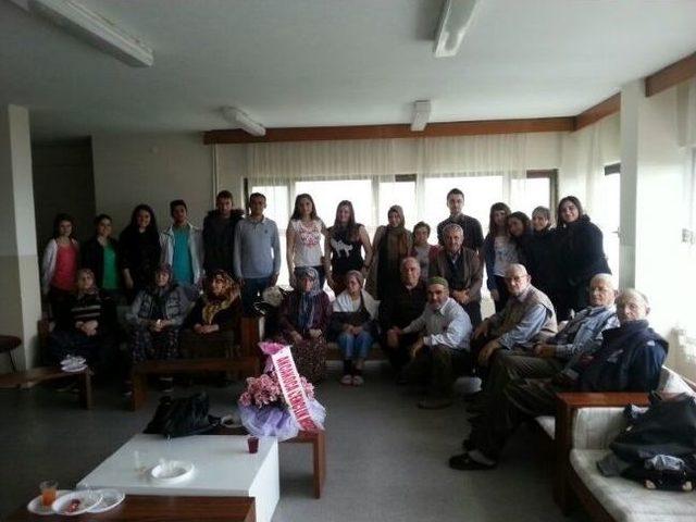 Ak&ccedil;akoca Gen&ccedil;lik Merkezinden Duygulandıranı Ziyaret 2