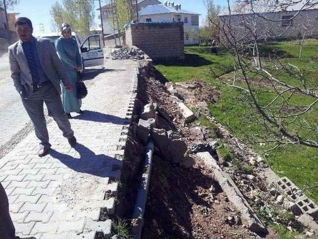 Adilcevaz Belediyesinden Yol Çalışmaları