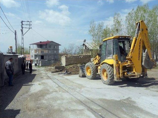 Adilcevaz Belediyesinden Yol Çalışmaları